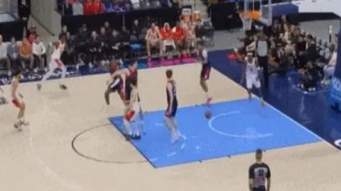 郑钦文挺进WTA年终总决赛决赛，人民日报客户端传喜讯！