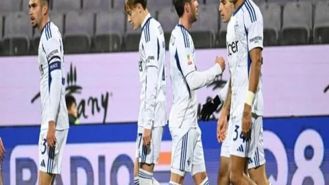 五百退役老兵杭州齐聚为浙江队加油，共筑奋斗之声